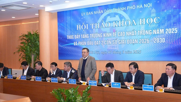 Chủ tịch UBND Thành phố Hà Nội Trần Sỹ Thanh phát biểu tại hội thảo.