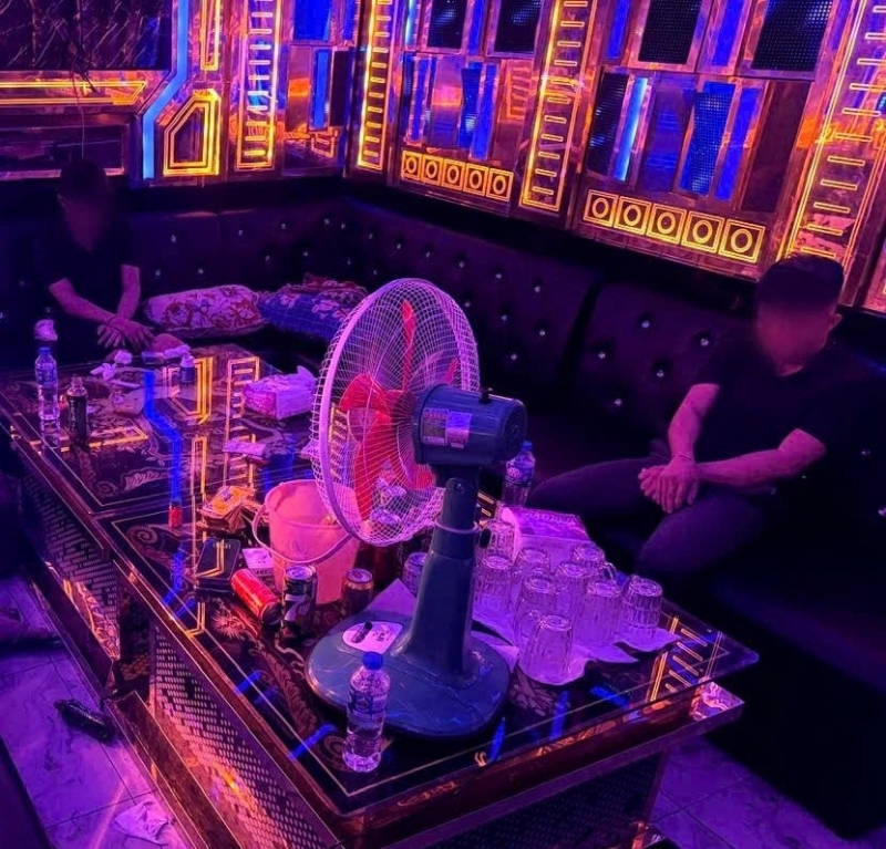 Thời điểm kiểm tra, Công an phát hiện khách sử dụng ma túy trong phòng karaoke