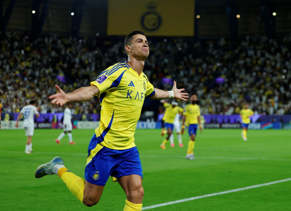Ronaldo ghi bàn giúp Al Nassr đánh bại Esteghlal. (Ảnh: Reuters)
