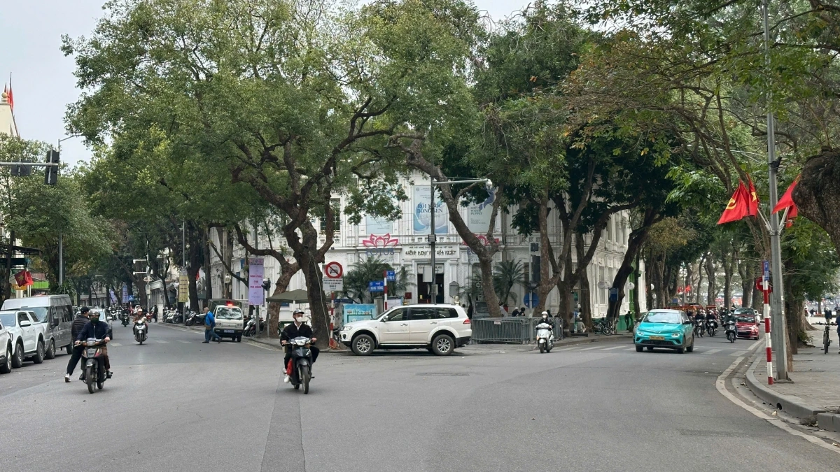 Theo báo cáo của Đảng ủy UBND thành phố Hà Nội, triển khai thực hiện các nội dung, nhiệm vụ theo kết luận, chỉ đạo của Tổng Bí thư Tô Lâm với Ban Thường vụ Thành ủy Hà Nội, trong đó có nội dung "quy hoạch không gian khu vực Hồ Gươm theo hướng có nhiều không gian công cộng", Hà Nội có chủ trương nghiên cứu phương án quy hoạch, cải tạo không gian khu vực hồ Gươm.