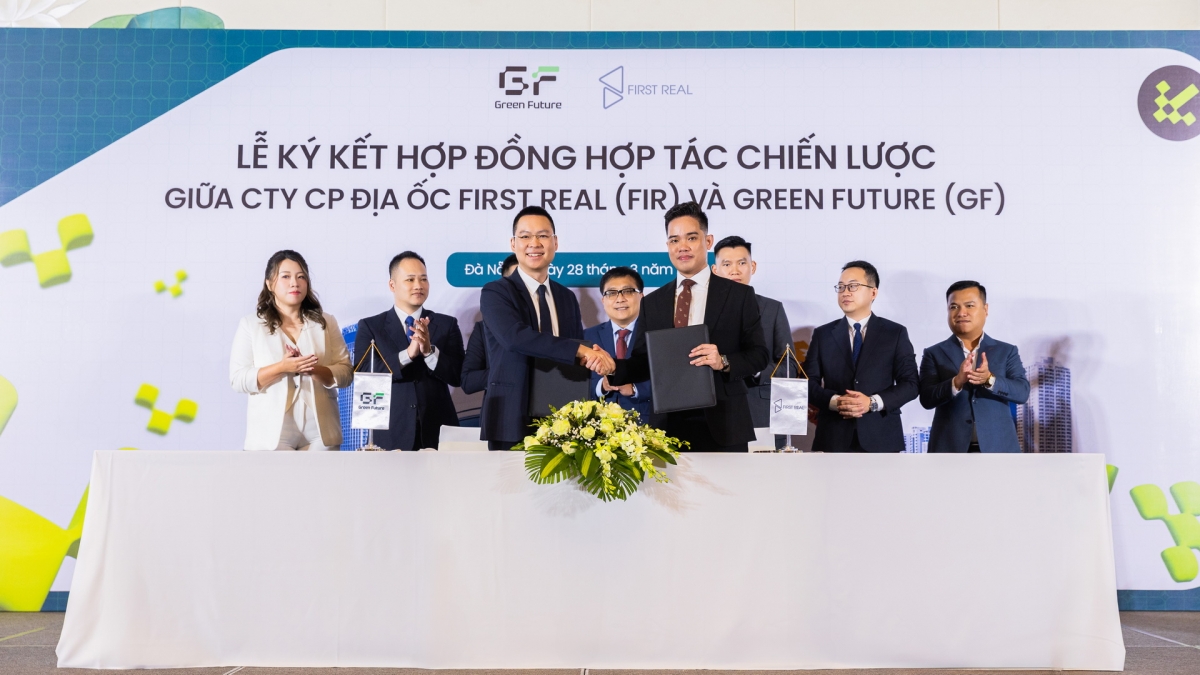ký kết thỏa thuận cho Công ty Cổ phần Địa ốc First Real thuê 1.000 ô tô điện VinFast để phát triển mô hình du lịch xanh.  