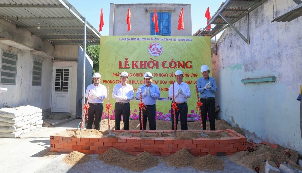 Lễ khởi công xây dựng nhà ở cho hộ bà Nguyễn Thị Lực, khu phố 7, phường Mỹ Đông, TP Phan Rang-Tháp Chàm. Ảnh: B.H