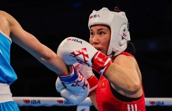 Ha Thi Linh (right) brings home a bronze from the 2025 World Boxing Championships which closes on March 16 in Serbia. (Photo of Vietnam Sports Team)