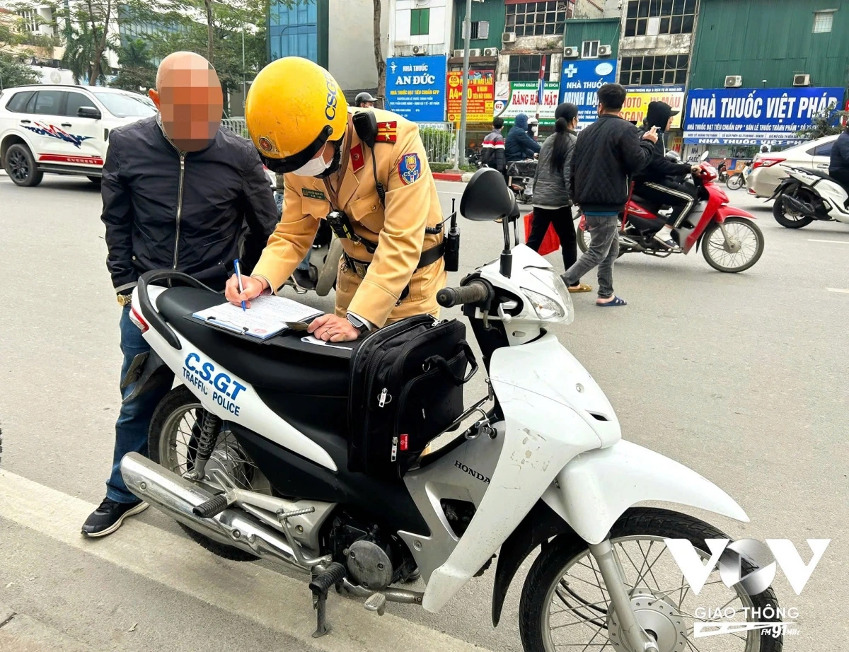 Đường Giải Phóng là khu vực có tình hình giao thông phức tạp, vì tại đây là khu vực có nhiều bệnh viện lớn, đặc biệt là Bệnh viện Bạch Mai và Bệnh viện Tai, Mũi, Họng Trung ương nên nhu cầu di chuyển của người dân là rất cao