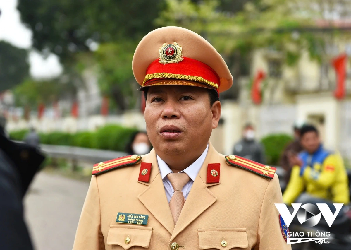 Theo Trung tá Trần Văn Công, Đội phó Đội CSGT đường bộ số 4, Giải Phòng là một trong những tuyến đường chính của địa bàn TP Hà Nội với mật độ lưu thông đặc biệt lớn dù ở bất cứ thời điểm nào trong ngày, từ cao điểm đến thấp điểm đều luôn trong tình trạng đông đúc người và xe di chuyển. Đặc biệt, tại khu vực trước cổng Bệnh viện Bạch Mai do người dân mỗi ngày đều đổ về đây khám chữa bệnh nên xuất hiện tình trạng nhiều xe dừng đỗ trước cổng Bệnh viện gây ùn tắc giao thông, nguy cơ tai nạn giao thông.