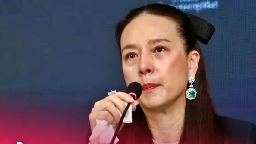 Madam Pang bật khóc khi FAT thua kiện và phải bồi thường 360 triệu baht (khoảng 272 tỷ đồng) cho Siam Sport (Ảnh: Siam Sport).