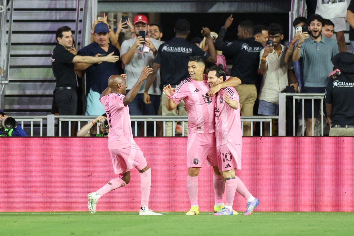 Messi góp công giúp đội nhà giành chiến thắng (Ảnh: Reuters).