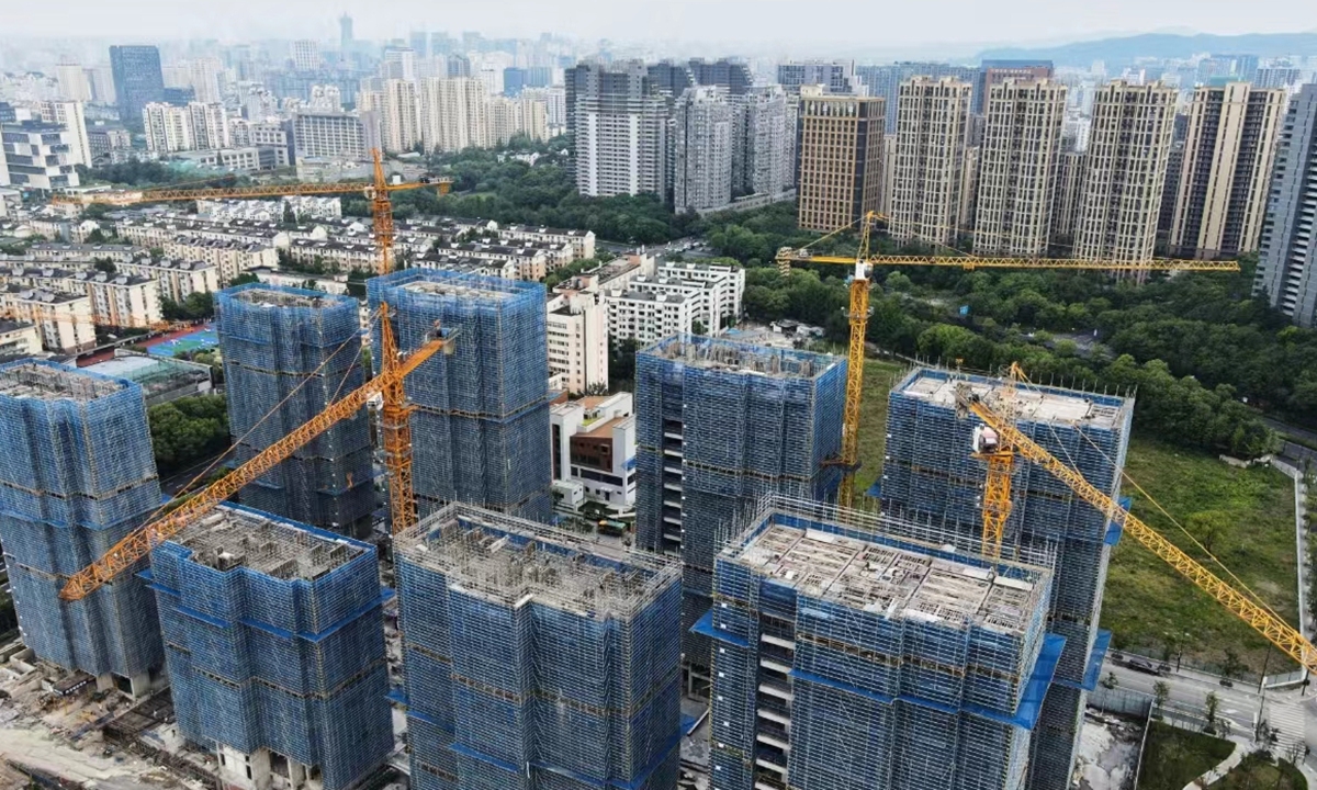 Một dự án bất động sản đang xây dựng tại Hàng Châu, Chiết Giang, miền Đông Trung Quốc ngày 9/5/2024. Ảnh: VCG