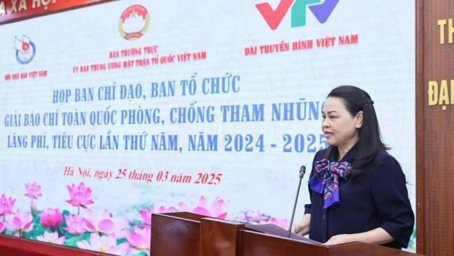 Phó Chủ tịch - Tổng Thư ký Ủy ban Trung ương Mặt trận Tổ quốc Việt Nam Nguyễn Thị Thu Hà phát biểu tại cuộc họp