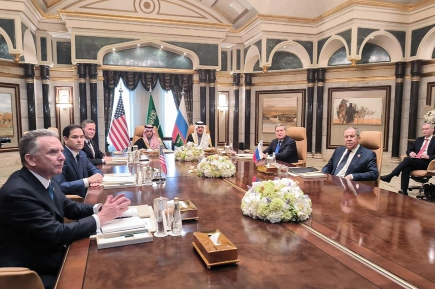 Các nhà ngoại giao Mỹ và Nga tham gia cuộc họp ở Riyadh, Saudi Arabia. Ảnh: TASS 