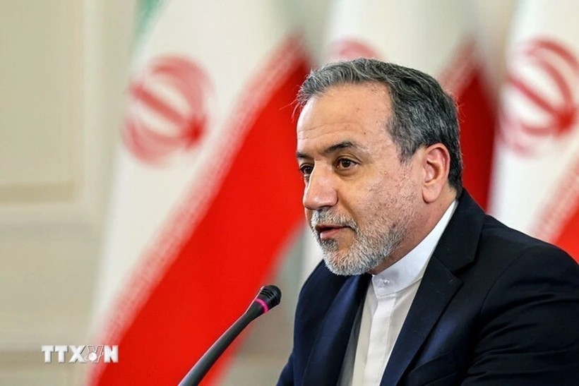 Ngoại trưởng Iran Abbas Araghchi phát biểu trong một cuộc họp báo. (Ảnh: IRNA/TTXVN)
