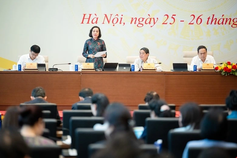 Phó Chủ tịch Quốc hội Nguyễn Thị Thanh điều hành phiên thảo luận về dự án Luật Việc làm (sửa đổi)
