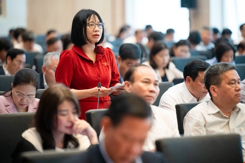 Đại biểu Nguyễn Thị Việt Nga phát biểu thảo luận tại hội nghị
