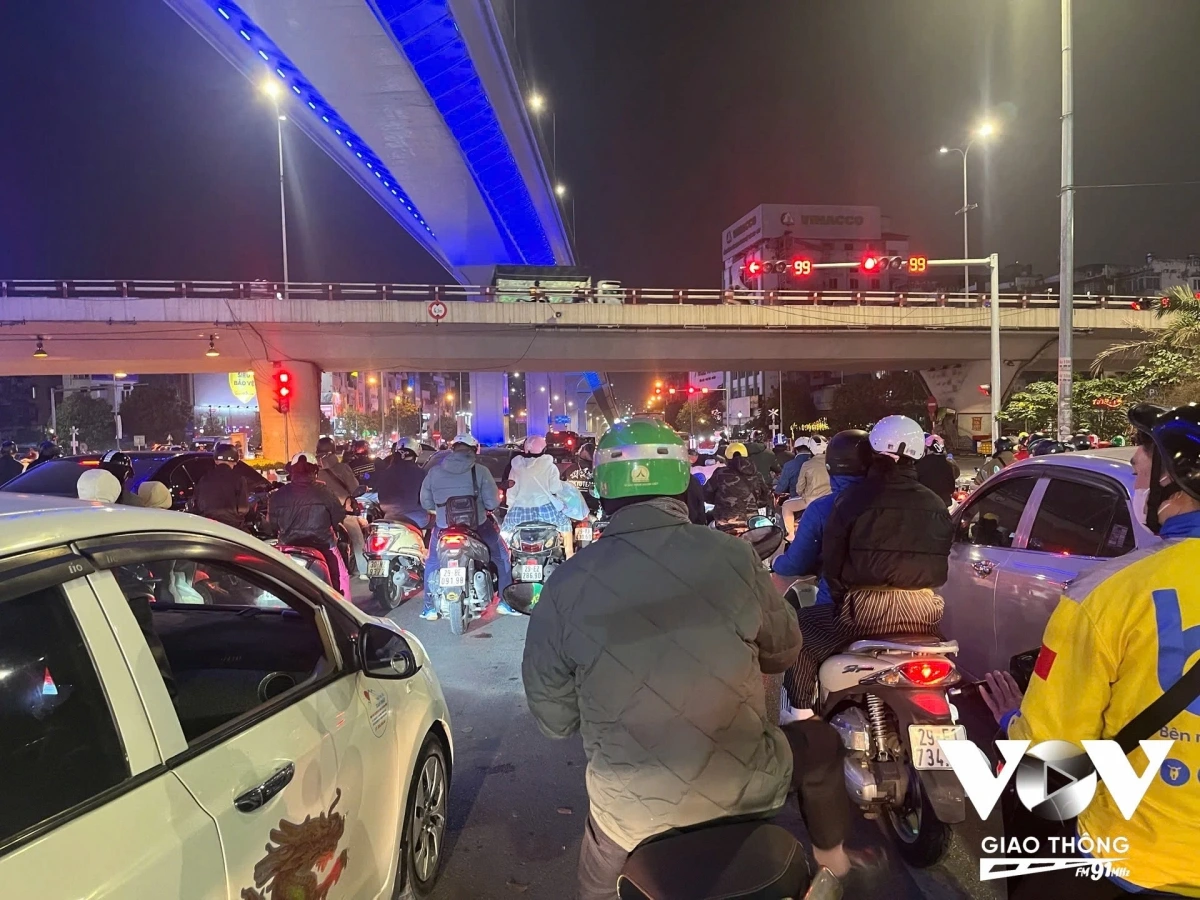 Chỉ khi mỗi cá nhân tham gia giao thông tự ý thức được hành vi của mình vì cộng đồng chứ không phải vì sợ bị phạt nặng vì lỗi vi phạm mới khiến bộ mặt giao thông thay đổi