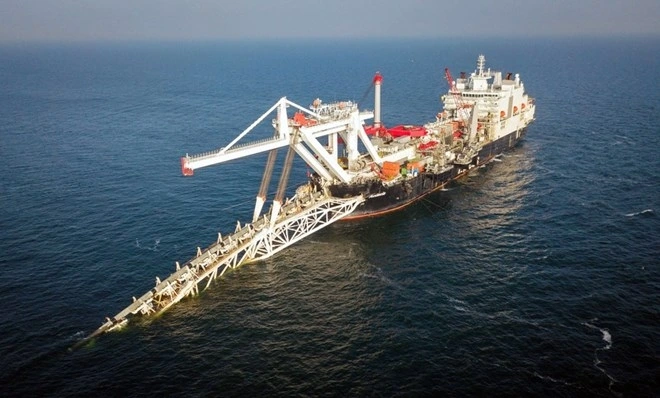 Lắp đặt Nord Stream 2 trong vùng biển của Đức. Ảnh: Xinhua