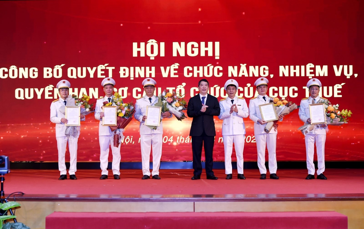 Trao quyết định bổ nhiệm cho các Phó Cục trưởng Cục Thuế