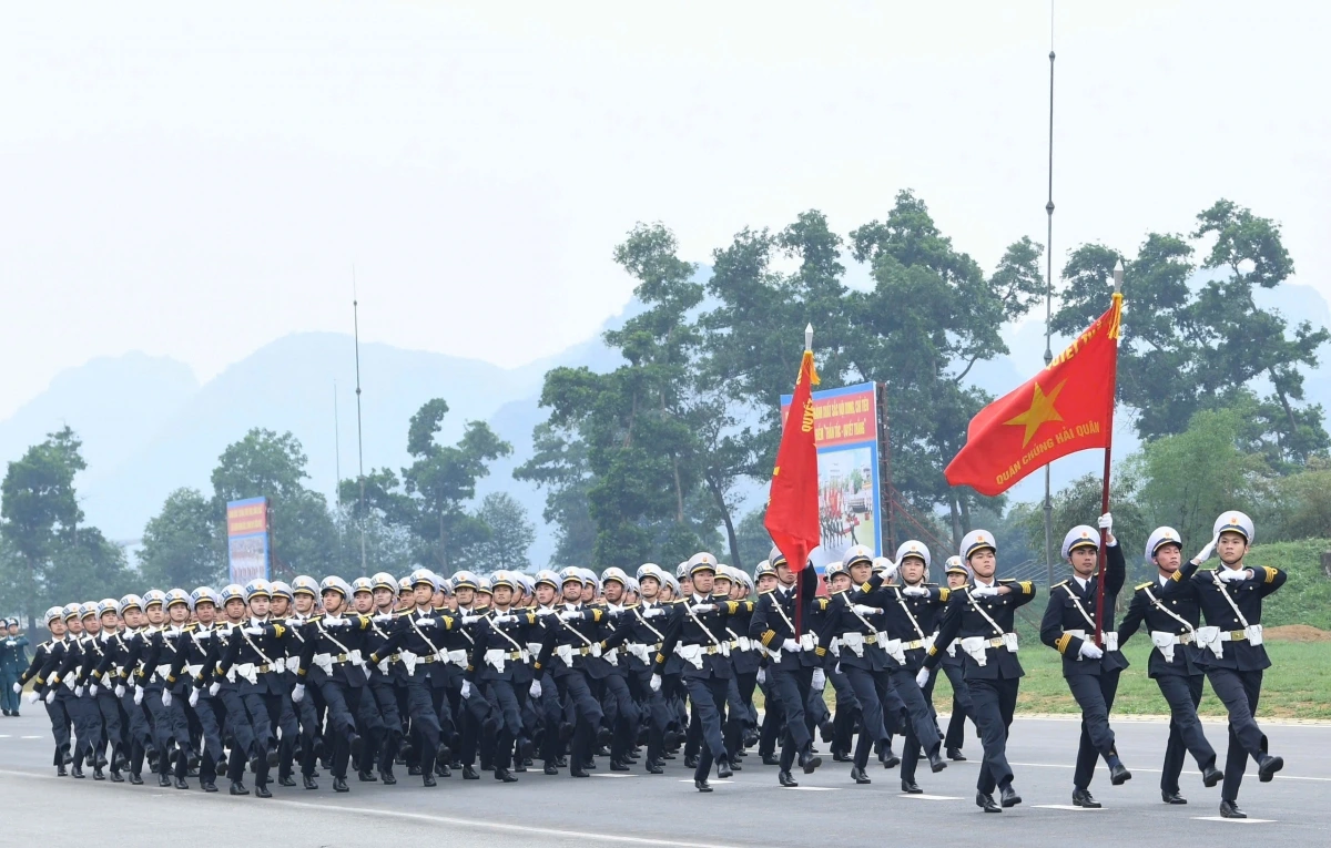 Khối đi nam tham gia luyện tập