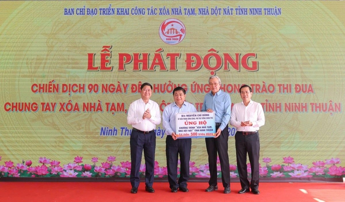 Phó Thủ tướng Chính phủ ủng hộ 500 triệu đồng. Ảnh: B.H