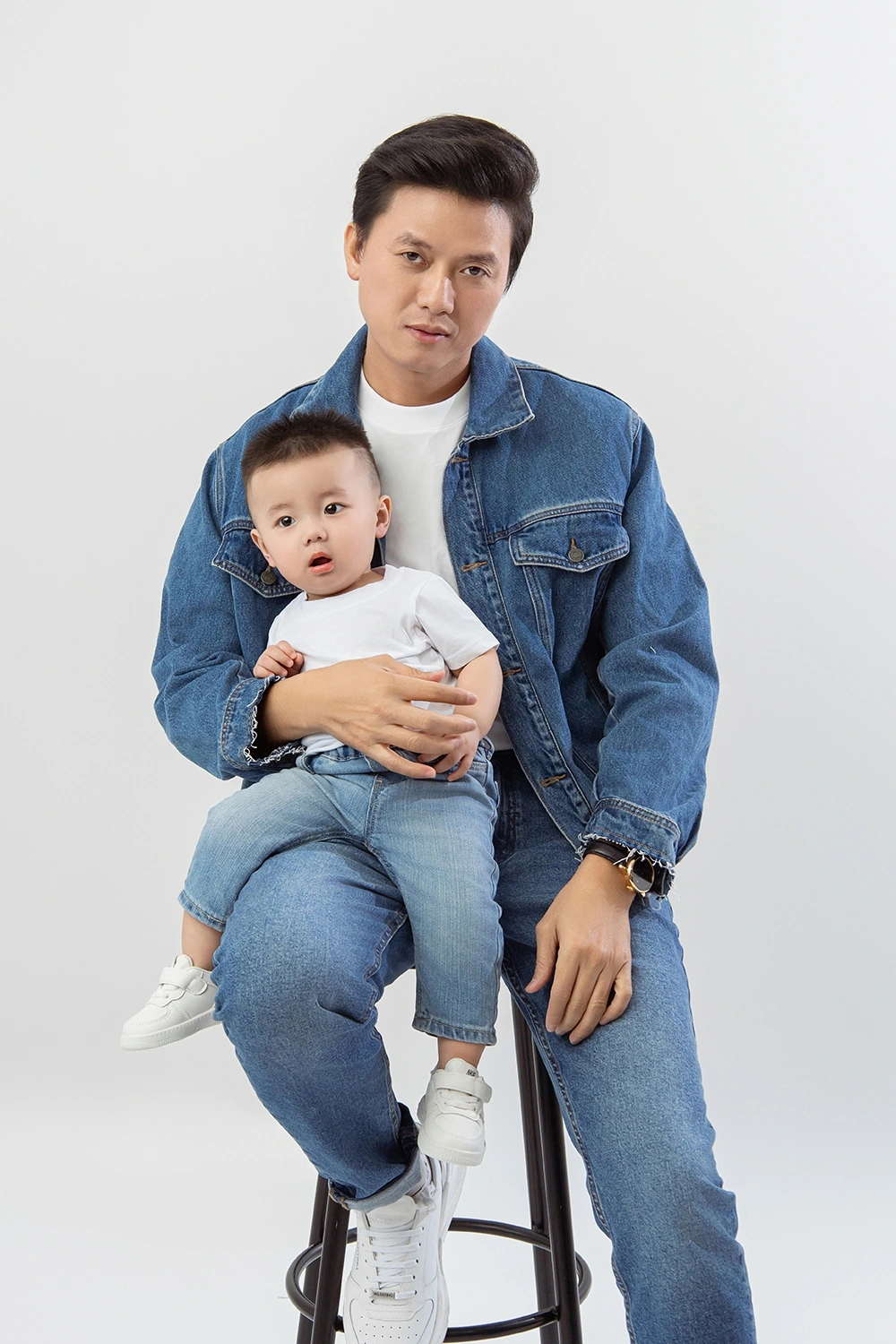 Nhờ sự duyên dáng trong "Lật mặt 7", cộng thêm phần casting thuyết phục, Quách Ngọc Tuyên đã được Lý Hải chọn trở lại "Lật mặt 8: Vòng tay nắng". Theo chia sẻ, nam diễn viên đảm nhận một vai diễn hoàn toàn khác biệt so với những vai anh từng đóng trước đây. Để chuẩn bị cho vai diễn này, anh đã dành 2-3 tuần thâm nhập vào cuộc sống của các tài xế xe tải, cùng ăn, cùng ở và sinh hoạt với họ để hiểu rõ hơn về nhân vật. Quách Ngọc Tuyên còn tự ép mình giảm 5-6kg và thay đổi ngoại hình, bao gồm cả việc thay hàm răng mới để phù hợp với vai diễn. 
