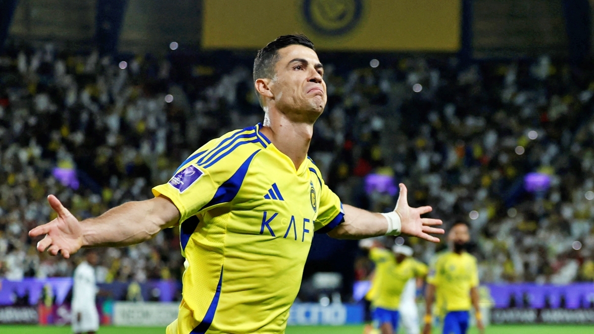 Ronaldo cán mốc 927 bàn thắng trong sự nghiệp chơi bóng đỉnh cao (Ảnh: Reuters).