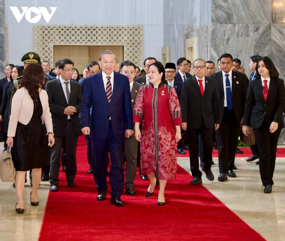 Sáng 11/3, tại Trụ sở Quốc hội Indonesia, Thủ đô Jakarta, Tổng Bí thư Tô Lâm đã hội kiến với Chủ tịch Hội đồng Đại biểu Nhân dân Indonesia (Hạ viện), bà Puan Maharani. Tổng Bí thư mong muốn Hạ viện Indonesia và Quốc hội Việt Nam, với tư cách là cơ quan đại diện của nhân dân hai nước, tiếp tục có những đóng góp tích cực và mạnh mẽ hơn nữa cho sự phát triển quan hệ hữu nghị, hợp tác nhiều mặt và Đối tác chiến lược toàn diện Việt Nam-Indonesia. 