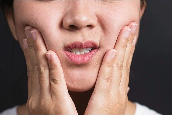 Viêm tuyến nước bọt do sỏi là bệnh lý nguy hiểm nếu không được khám và xử trí kịp thời - Ảnh minh họa