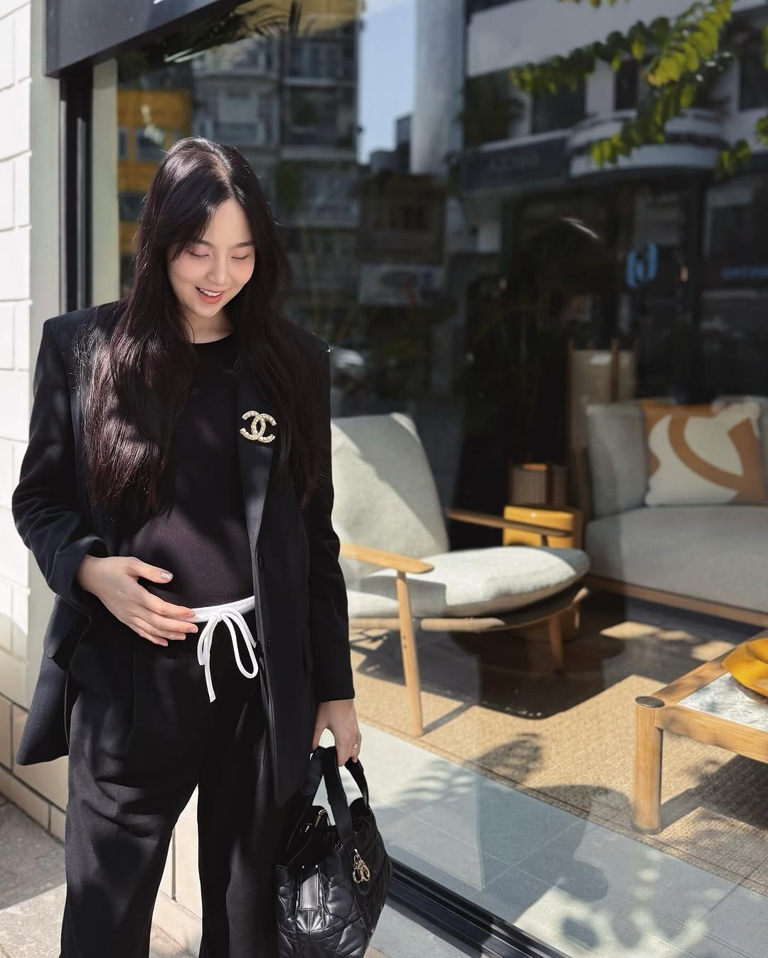 Trên trang cá nhân, Mai Ngọc tâm sự: "Mỗi ngày trôi qua lại thấy thêm yêu và gắn bó với chiếc bụng này quá, làm việc cả đời nhưng bầu chỉ có 1, 2 hoặc nhiều là 3 (hiếm có 4-5 lần). Nên Ngọc đã quyết định sẽ ưu ái bản thân thời gian này. Tạm nghỉ bớt công việc, dành thời gian nghiên cứu và học các kiến thức mang bầu và làm mẹ. Với Ngọc, làm mẹ cũng là một sự nghiệp vô cùng quan trọng. Biến 9 tháng 10 ngày mang bầu là khoảng thời gian thật đẹp, với một cơ thể xinh đẹp, khoẻ mạnh cả bên trong và bên ngoài".
