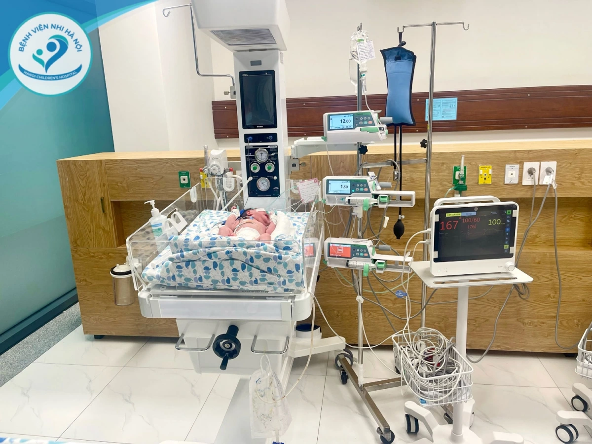 Bệnh nhi đang được điều trị, chăm sóc tại bệnh viện (Ảnh: BVCC)