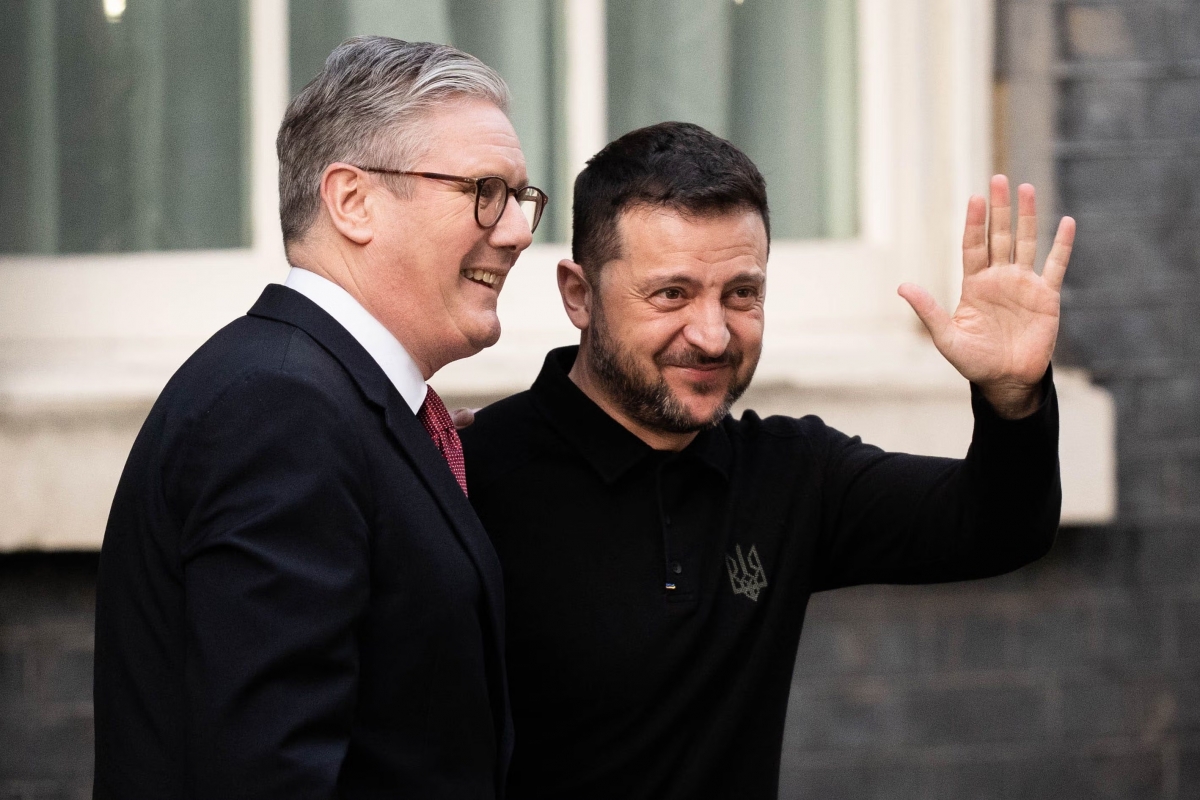 Thủ tướng Anh Keir Starmer chào đón Tổng thống Ukraine Volodymyr Zelensky tới London ngày 1/3/2025. Ảnh: PA