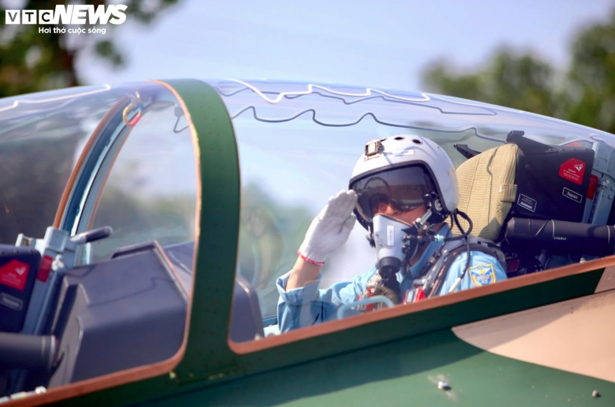 One of the most anticipated air shows during the ceremony to mark National Reunification Day will be an advanced high-difficulty maneuveur performed by 14 Su-30MK2 fighter jets and Yak-130 military aircraft from the Air Defense-Air Force Service.