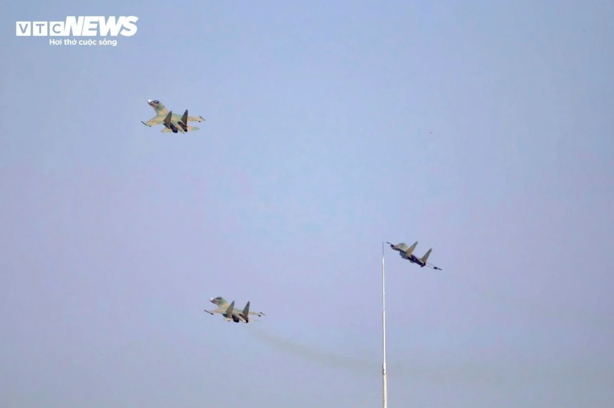They fly at a relatively low altitude, meaning that residents can easily observe them.