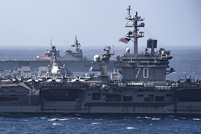 Tầu sân bay USS Carl Vinson của Mỹ. (Ảnh: Jiji Press)