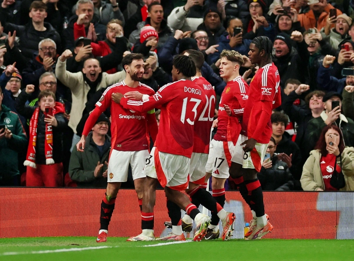 Bruno Fernandes ghi hat-trick giúp MU đánh bại Real Sociedad 4-1 tại Cúp C2 châu Âu. (Ảnh: Reuters)