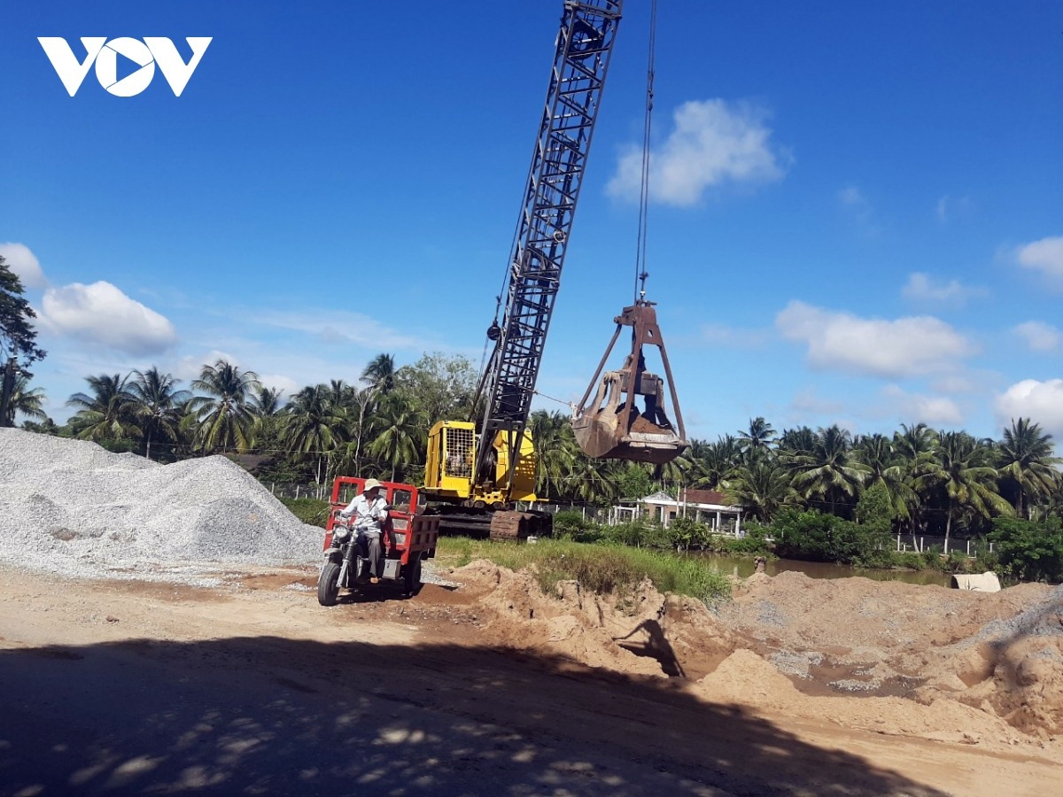 Cát xây dựng đang là nhu cầu lớn đối với các dự án giao thông