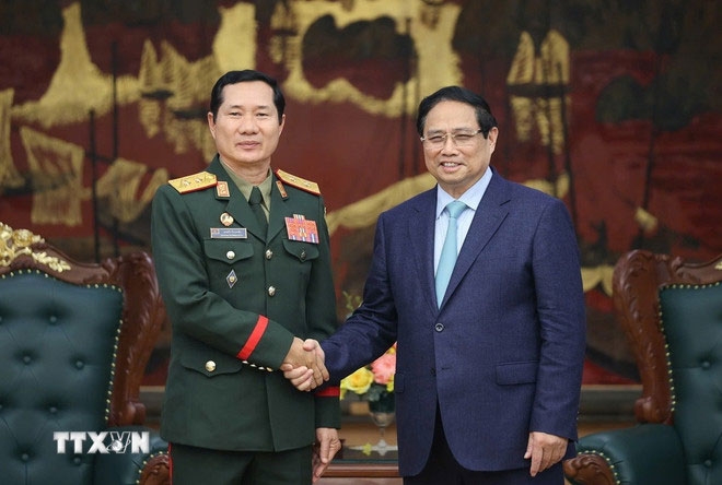 Thủ tướng Phạm Minh Chính tiếp Trung tướng Saichay Kommasith, Thứ trưởng Bộ Quốc phòng, Tổng Tham mưu trưởng Quân đội Nhân dân Lào (Ảnh: Dương Giang/TTXVN)