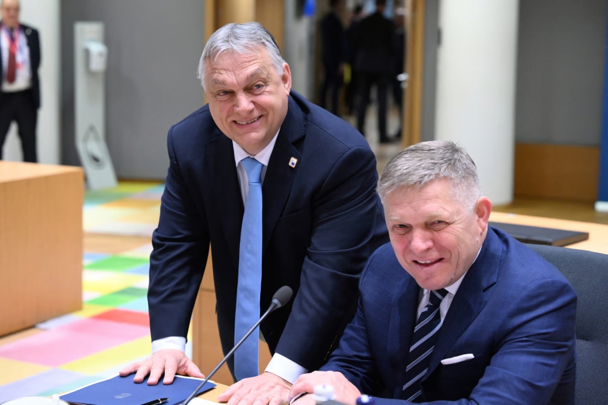 Thủ tướng Hungary Orban (bên trái) và Thủ tướng Slovakia Fico (bên phải). (Ảnh: AFP)