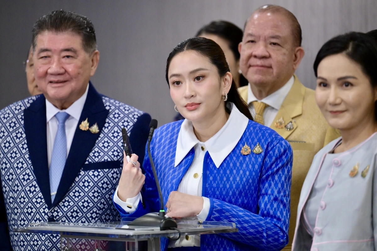 Thủ tướng Thái Lan Paetongtarn Shinawatra trả lời báo chí sau cuộc họp Nội các hôm 27.3 Nguồn: ThaiGov