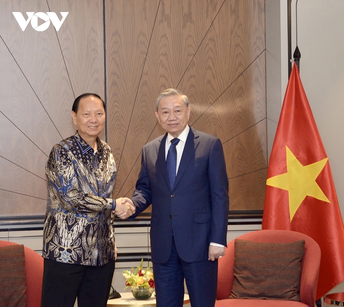 Tiếp ông Oey Alfred, Giám đốc Sungai Budi, Tổng Bí thư Tô Lâm đánh giá cao kết quả hợp tác giữa Tập đoàn với các đối tác Việt Nam trong lĩnh vực nông nghiệp, cụ thể là đã hợp tác sản xuất các sản phẩm dừa, mía đường; khẳng định Việt Nam còn rất nhiều lĩnh vực khác có thế mạnh và hai bên còn nhiều dư địa hợp tác cần được thúc đẩy như các lĩnh vực thủy sản, thực phẩm Halal. 