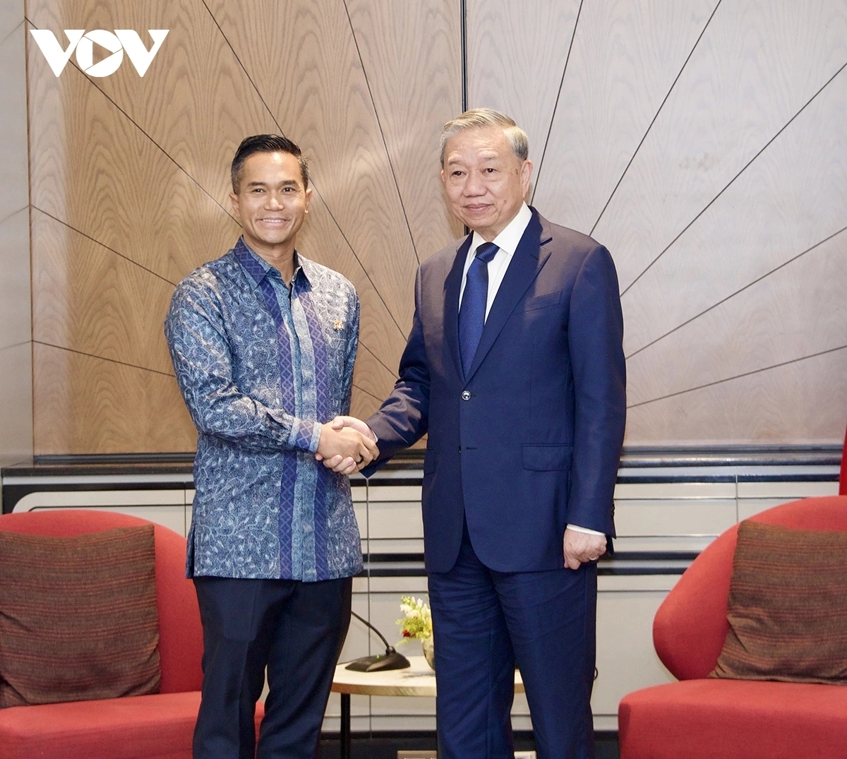 Tiếp ông Anindya Bakrie, Chủ tịch Phòng Thương mại và Công nghiệp Indonesia (KADIN), Tổng Bí thư chúc mừng và đánh giá cao những kết quả hợp tác thiết thực và hiệu quả của Phòng Thương mại và Công nghiệp Indonesia trong việc thúc đẩy đầu tư, thương mại và nâng cao quan hệ tốt đẹp giữa hai nước.