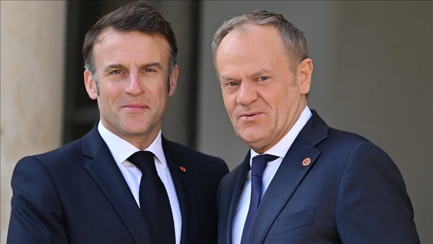Tổng thống Pháp Emmanuel Macron (trái) và Thủ tướng Ba Lan Donald Tusk (Phải) (Ảnh-aa.com.tr)