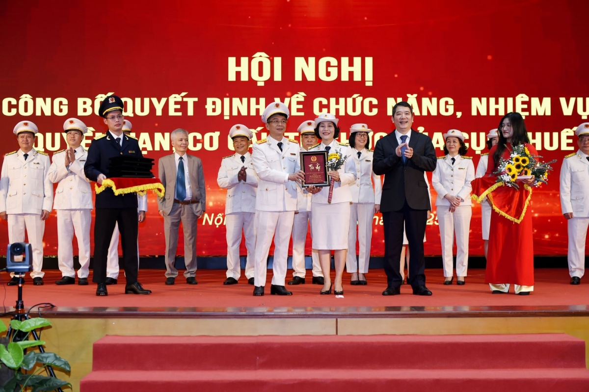 Cục Thuế tri ân những Thủ trưởng đơn vị đã hy sinh lợi ích cá nhân vì lợi ích chung trong quá trình tinh gọn, sáp nhập
