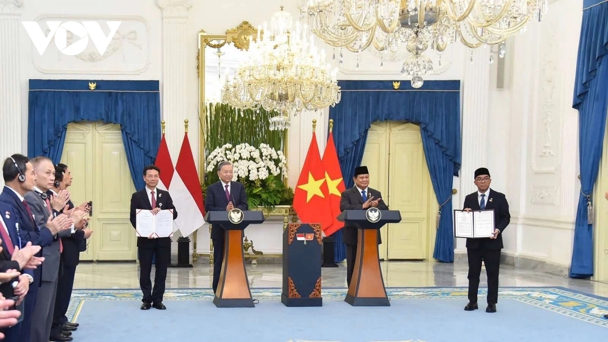Thông tin tới đông đảo các cơ quan báo chí truyền thông hai nước, Tổng Bí thư Tô Lâm cho biết, hai bên nhất trí đánh giá quan hệ Việt Nam - Indonesia thời gian qua phát triển tốt đẹp, ngày càng đi vào chiều sâu, hiệu quả trên các lĩnh vực.