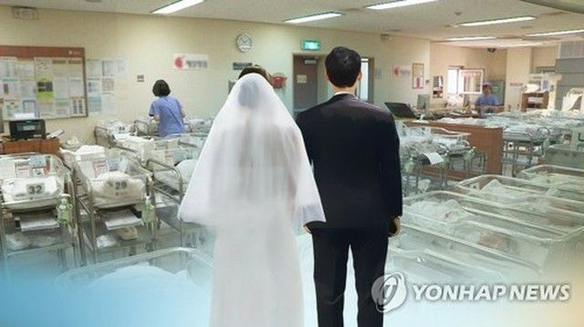 Tỷ lệ kết hôn sinh con của Hàn Quốc liên tục giảm mạnh. Ảnh: Yonhap News