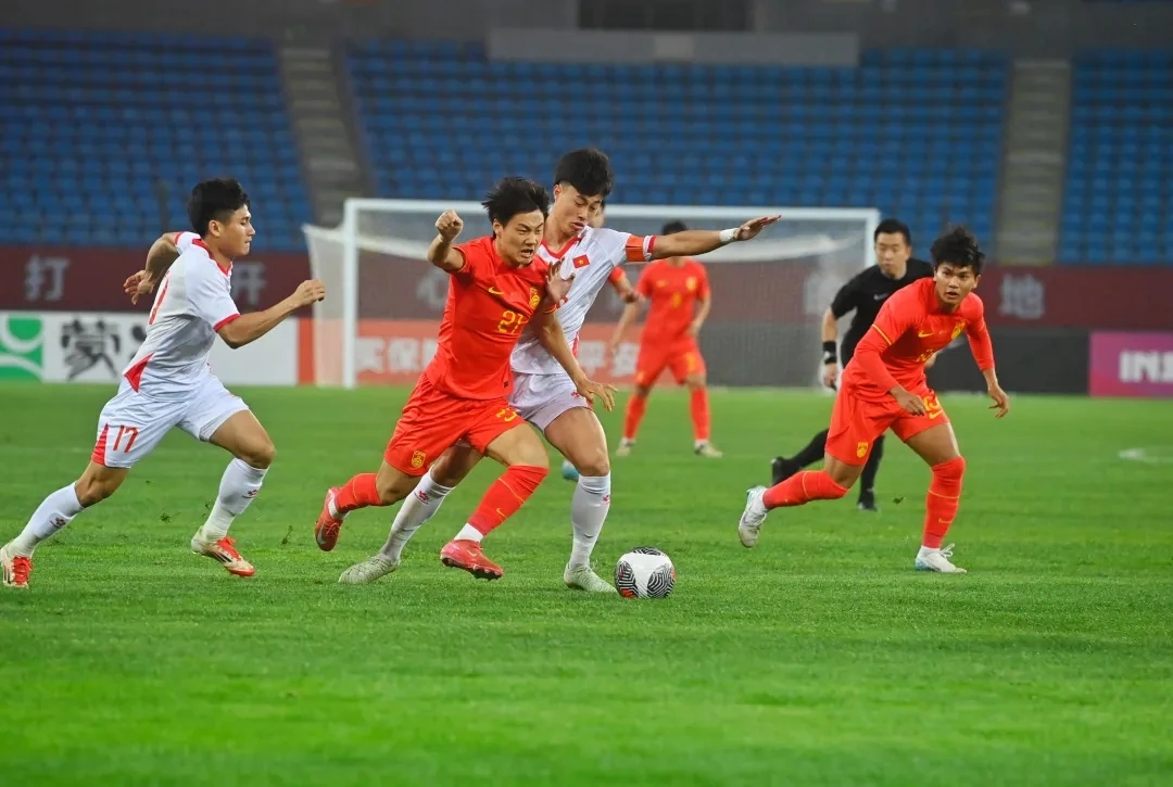 U22 Việt Nam có trận đấu ấn tượng trước U22 Trung Quốc (Ảnh: CFA)