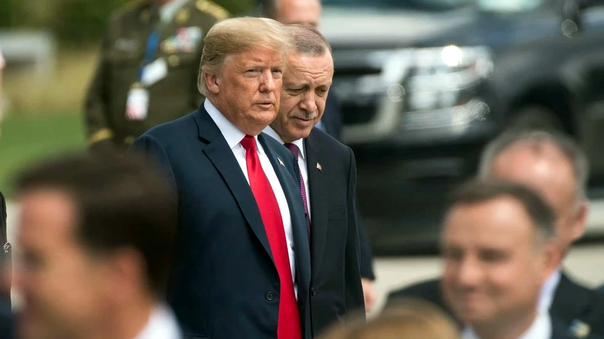 Tổng thống Mỹ Donald Trump cảnh báo Tổng thống Thổ Nhĩ Kỳ Recep Tayyip Erdogan trước quyết định mở chiến dịch quân sự tại Syria - Ảnh: NATO Summit