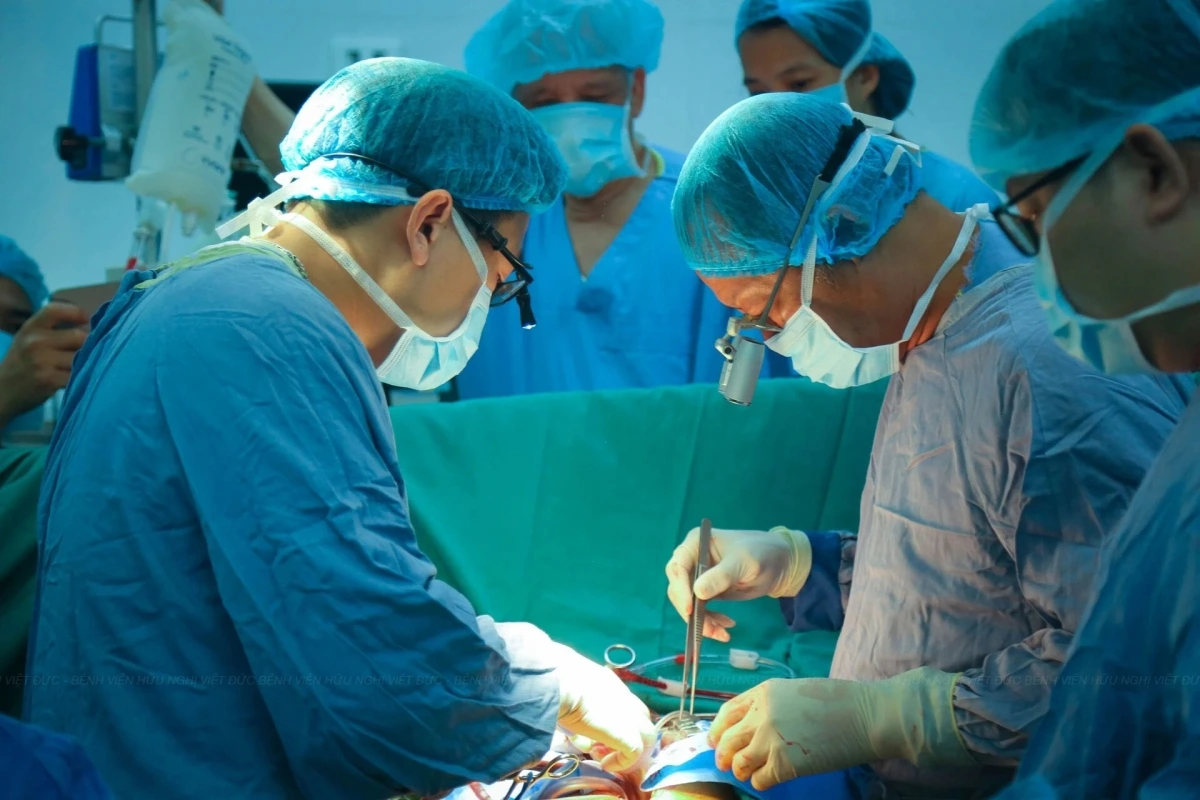 Việc ban hành nghị định mới với chế độ phụ cấp ưu đãi sẽ góp phần thu hút nhân tài và giữ chân những y bác sĩ giỏi, tạo động lực cho đội ngũ y tế tiếp tục cống hiến (Ảnh minh hoạ)