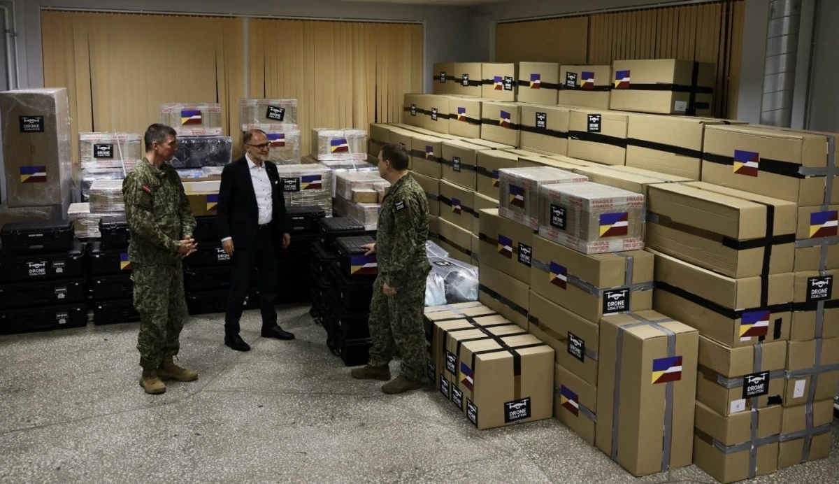 Vận chuyển máy bay không người lái chiến đấu từ Latvia đến Ukraine (Ảnh: Thedefensepost.com)