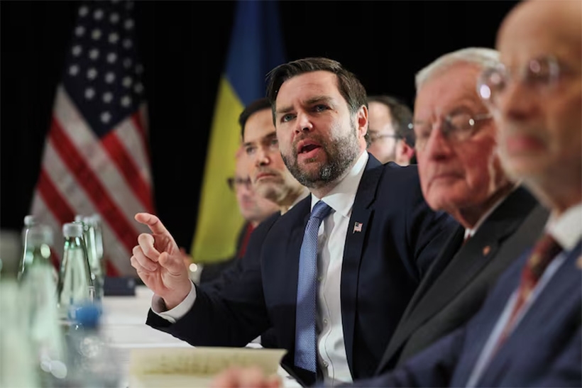 Phó Tổng thống JD Vance và các quan chức Mỹ gặp phái đoàn Ukraine bên lề Hội nghị An ninh Munich ở Đức giữa tháng 2/2025. Ảnh: Reuters