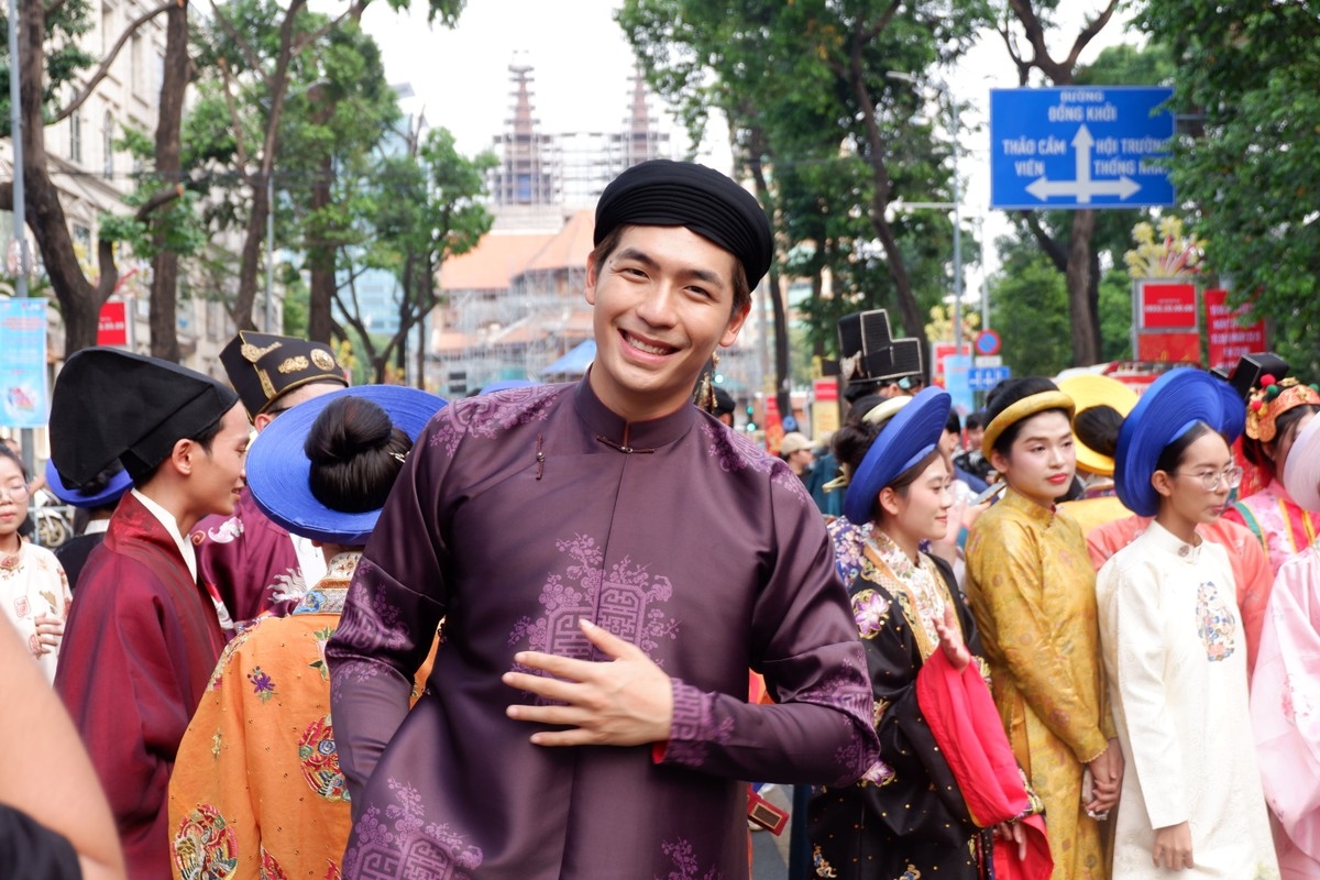 Actor Quoc Anh joins many young people in a parade aimed at enhancing their understanding of traditional cultural values.