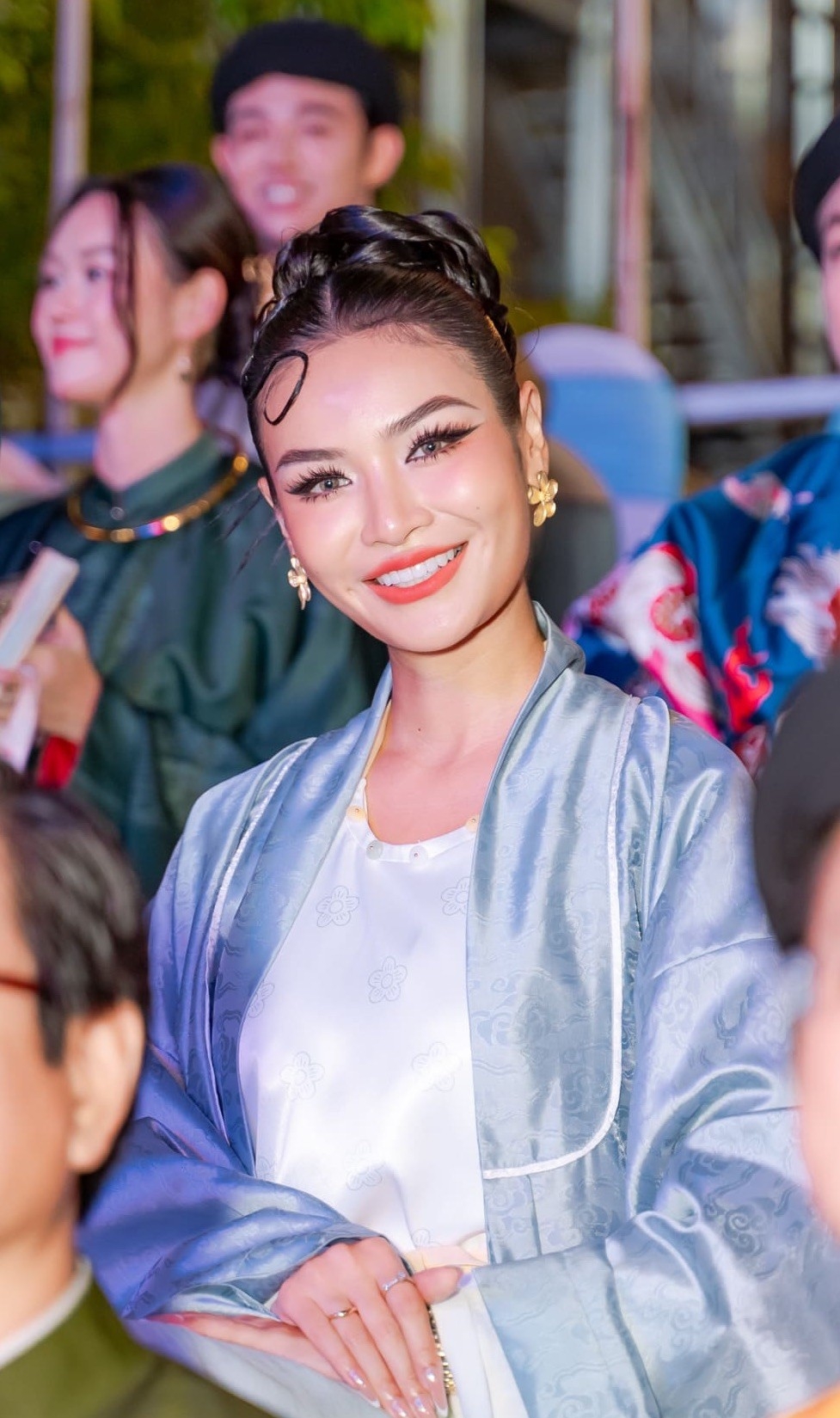 Karnruethai Tassabut, the runner-up of Miss Cosmo 2024, shares that she is eager to don Vietnamese costumes while taking part in the parade.